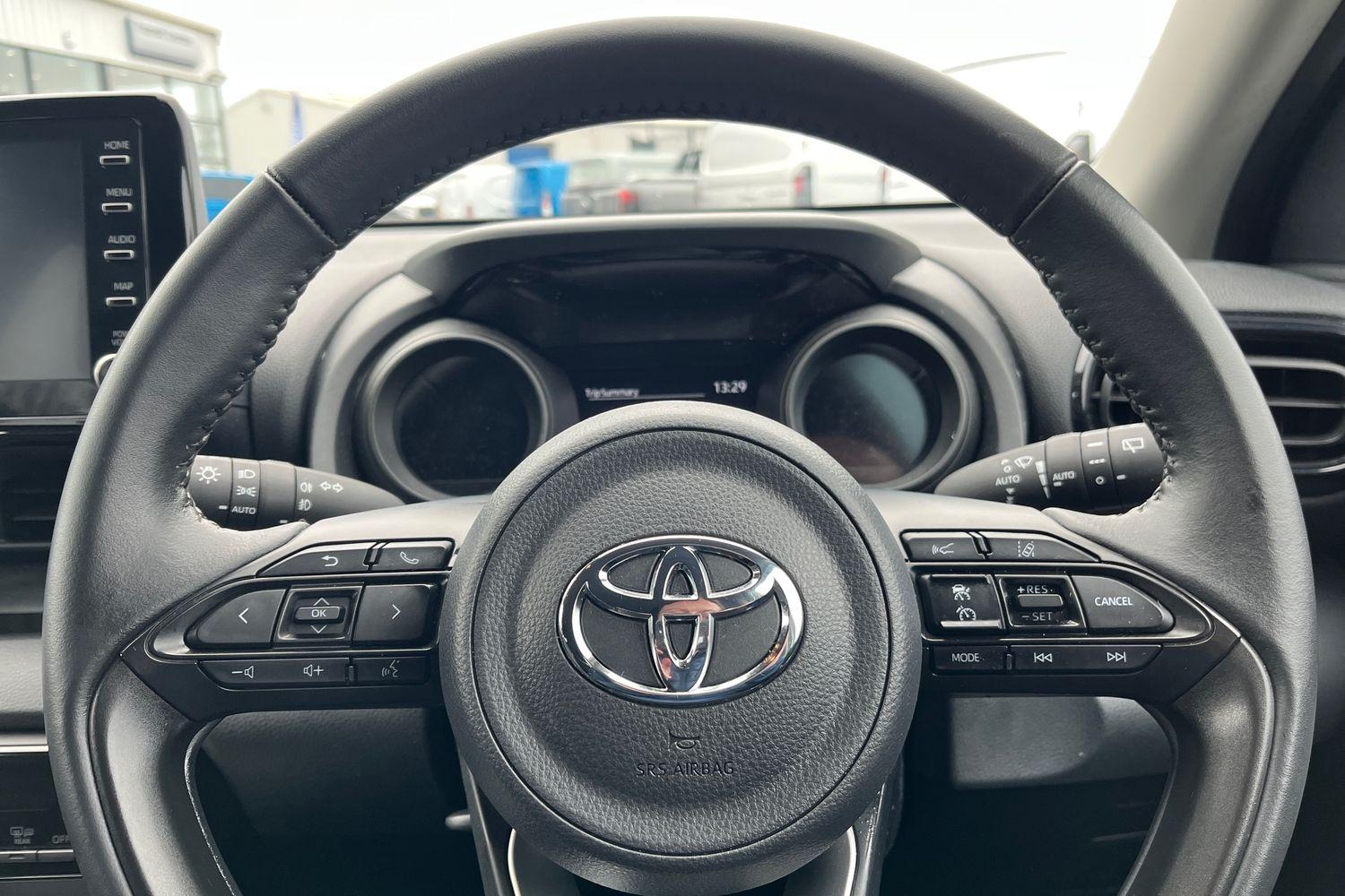 Toyota YARIS Photo 11