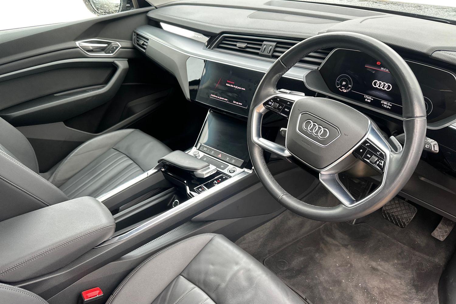 Audi E-TRON Photo 8