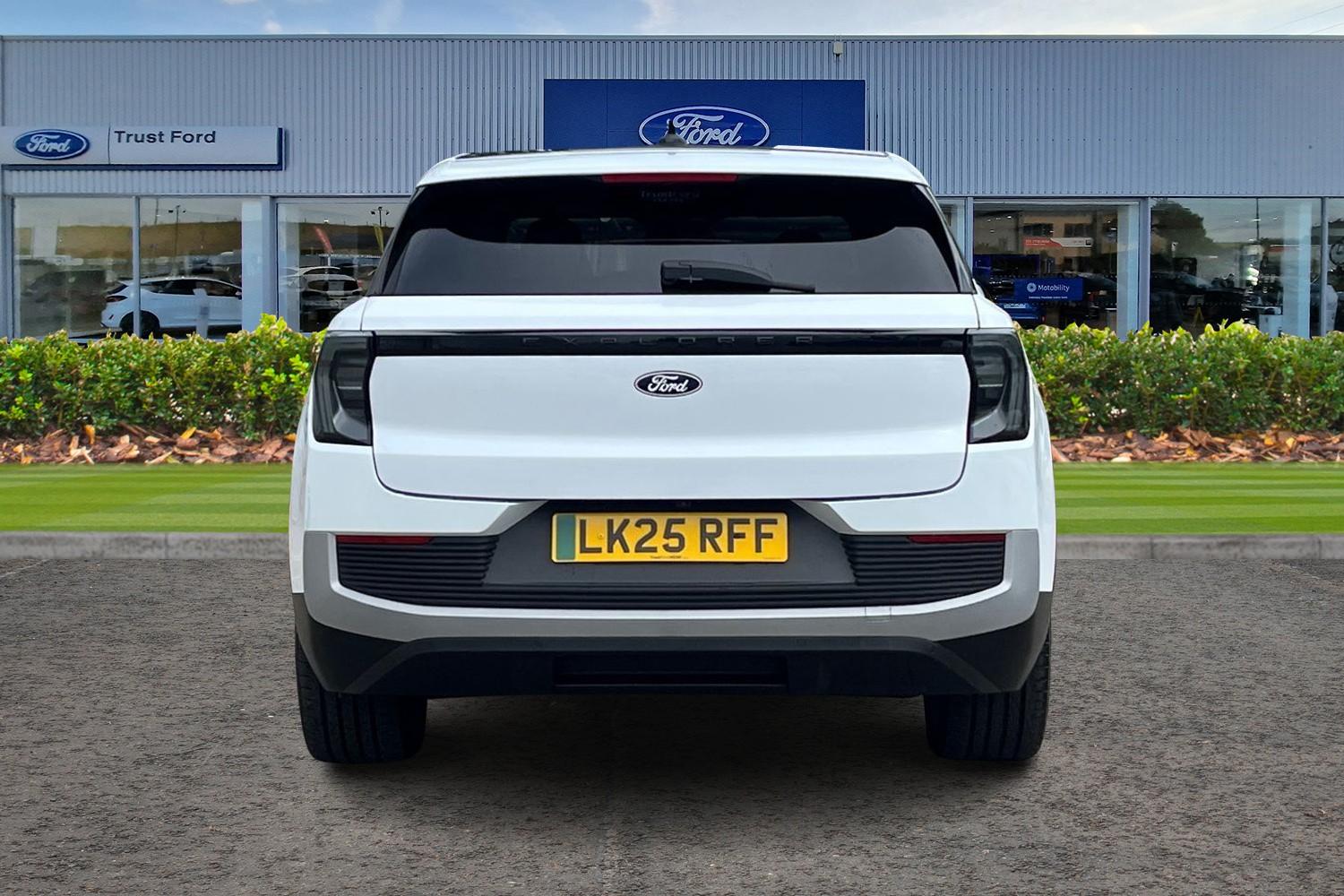 Ford Explorer Photo 6