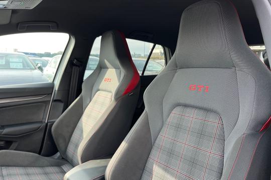 Volkswagen Golf Photo autoimg-81a3a2af69bdcf0f8c1f5f9b0c25d68beac2d968.jpg
