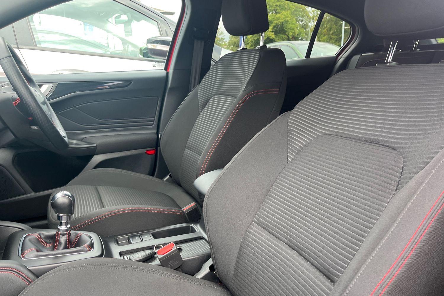 Ford FOCUS Photo 18