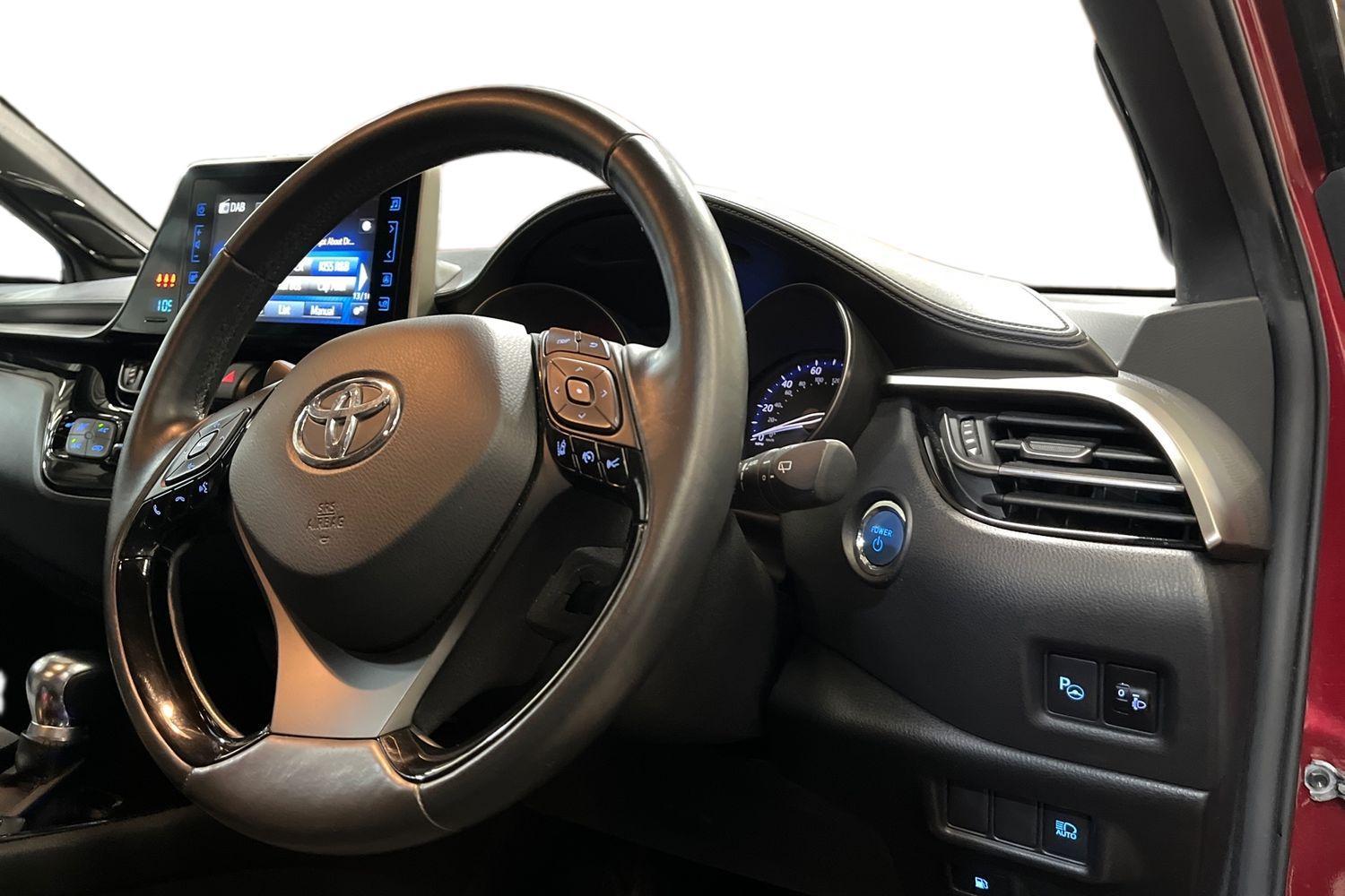 Toyota C-HR Photo 8