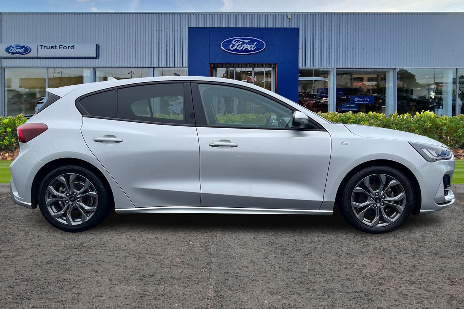 Ford FOCUS Photo 2