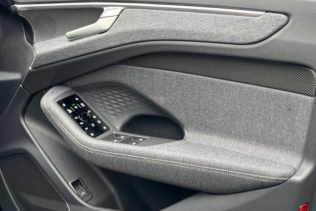 AUDI A6 Saloon Photo 25