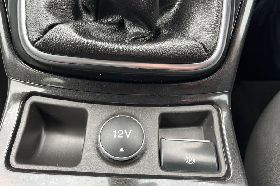 Ford KUGA Photo autoimg-81aa9dda079c4a1e8a6d8e26ec3f4e41e4359b30.jpg