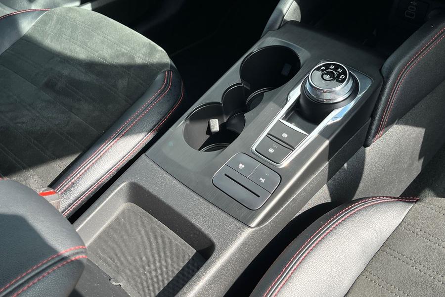 Ford Kuga Photo autoimg-81ad84c3e606b1d57824bfa988099dd0c7e7c877.jpg