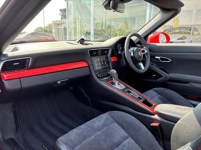 PORSCHE 911 Photo 21
