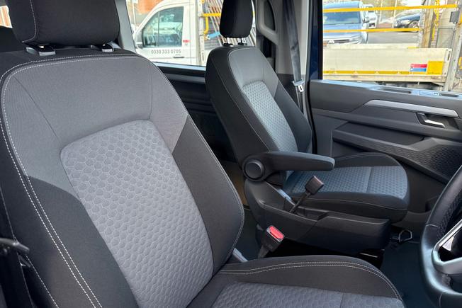 VOLKSWAGEN Transporter Shuttle Photo 31