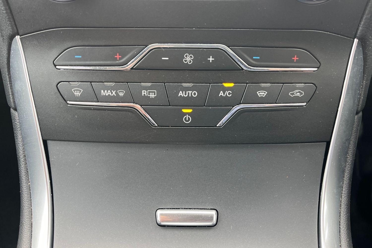 Ford GALAXY Photo 25