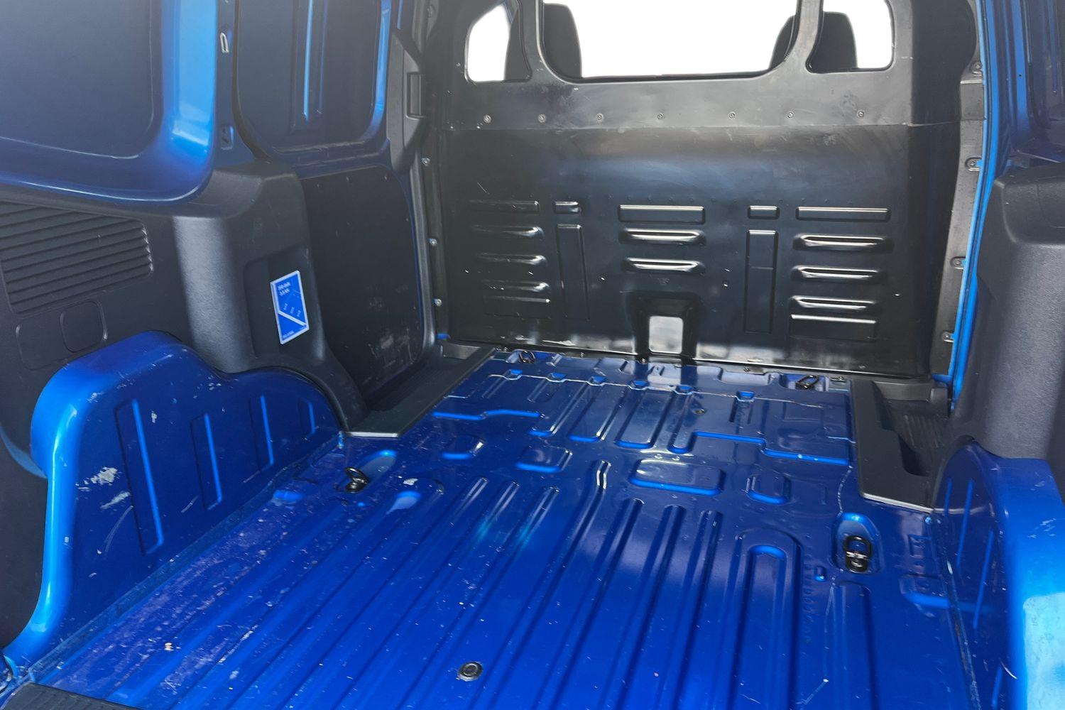 Ford TRANSIT COURIER Photo 10