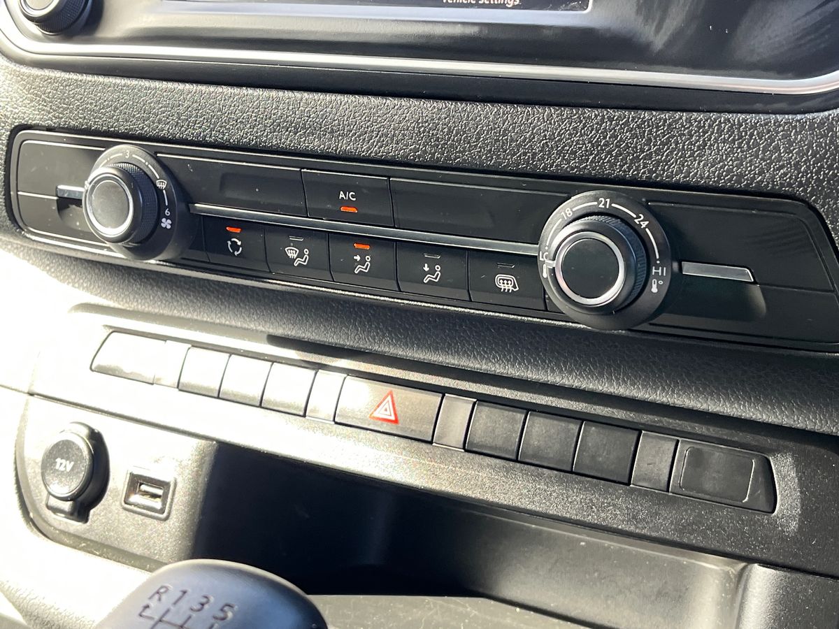 Vauxhall Vivaro Photo 11
