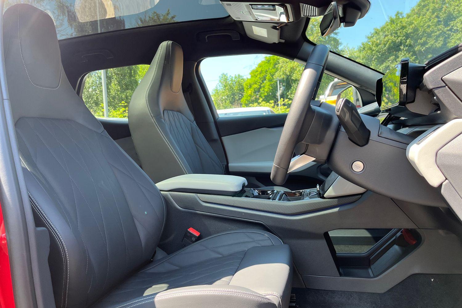 Ford Explorer Photo 16