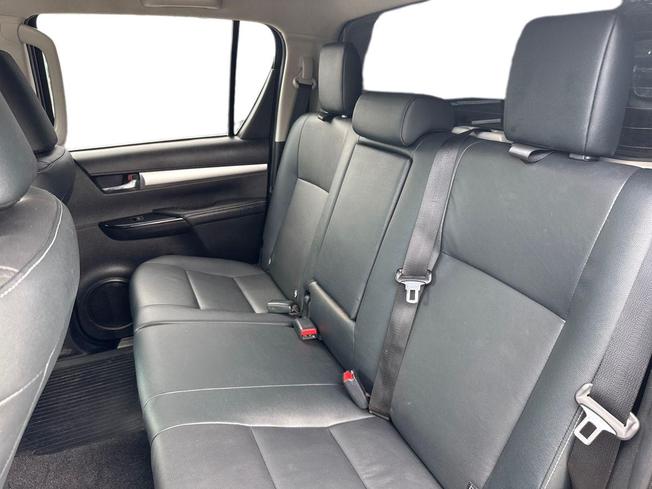 TOYOTA Hilux Photo 9