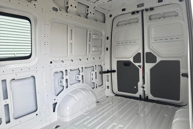 VOLKSWAGEN Crafter Photo 9
