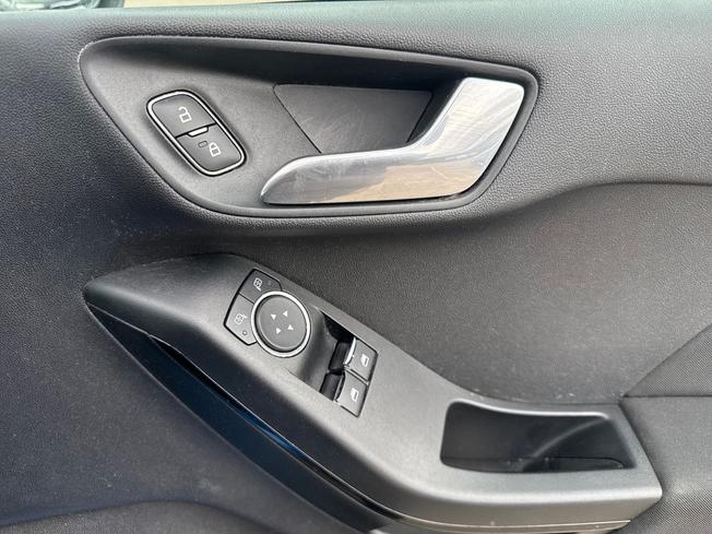 FORD Fiesta Photo 27