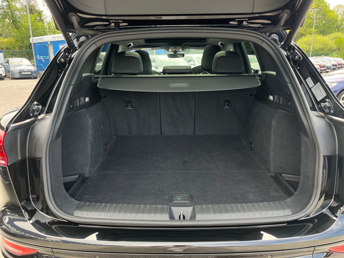 Audi Q6 e-tron Photo 24