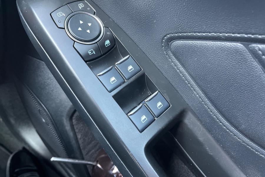 Ford FOCUS Photo autoimg-81e15b0c0bd0bc5beddde5dcc29e73b80b4e9fb8.jpg