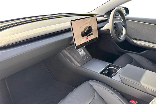 TESLA Model 3 Photo 2