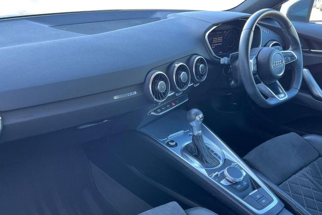 AUDI TT Photo 2