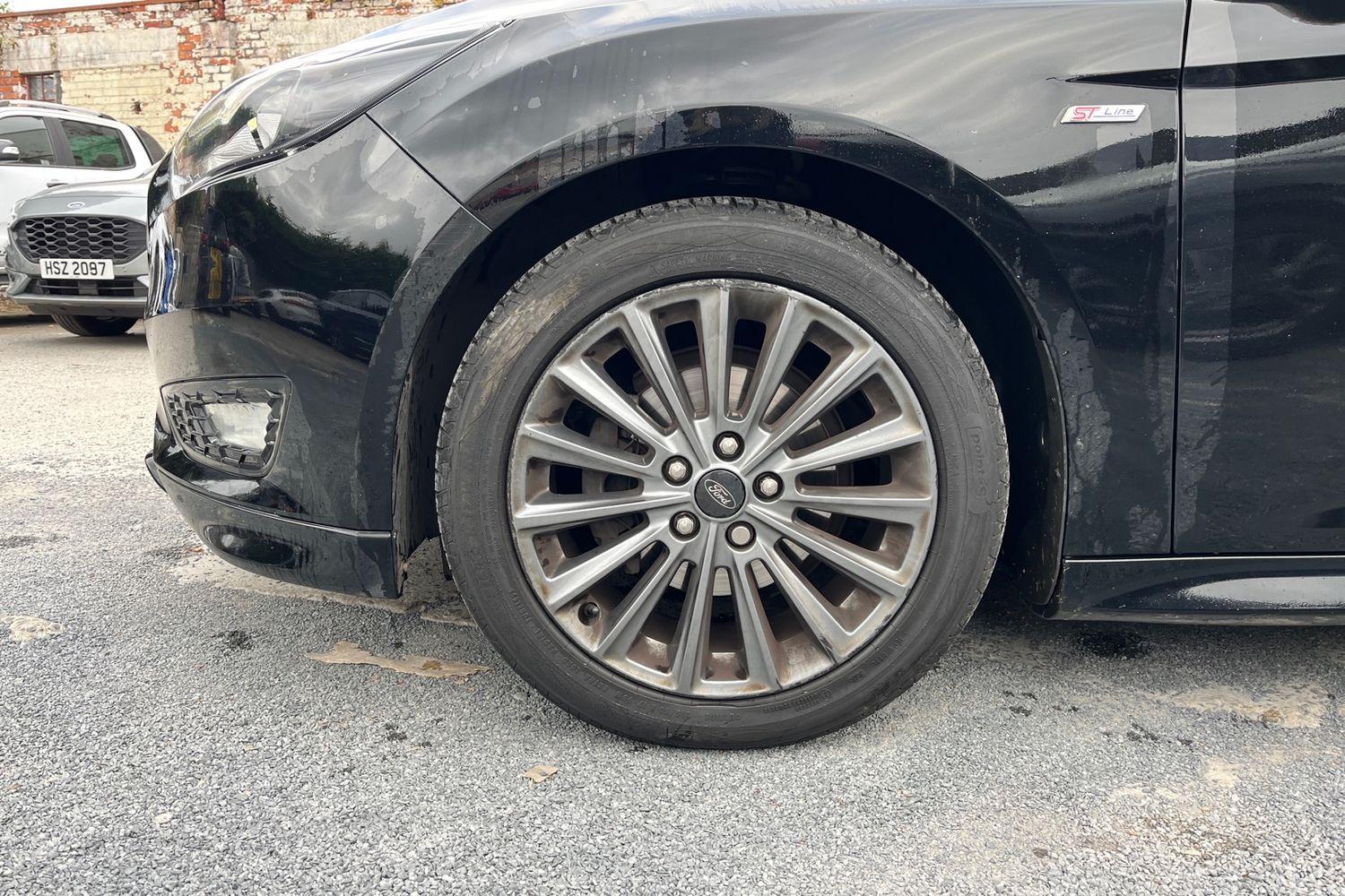 Ford FOCUS Photo 7