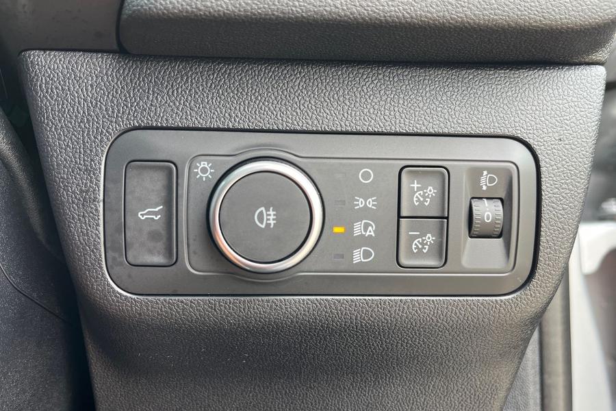 Ford Kuga Photo autoimg-8204d89abba7ff842e5143c118c161cc448e3fce.jpg