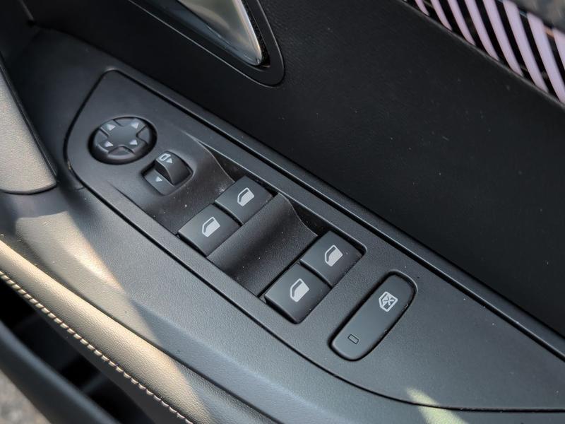 Used Peugeot 2008 LO24KHF 24