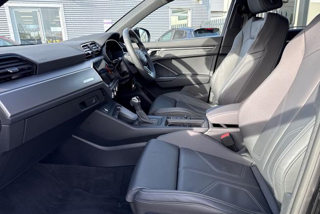 AUDI Q3 Photo 43