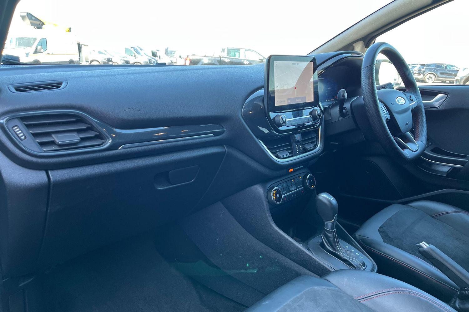 Ford Fiesta Photo 17