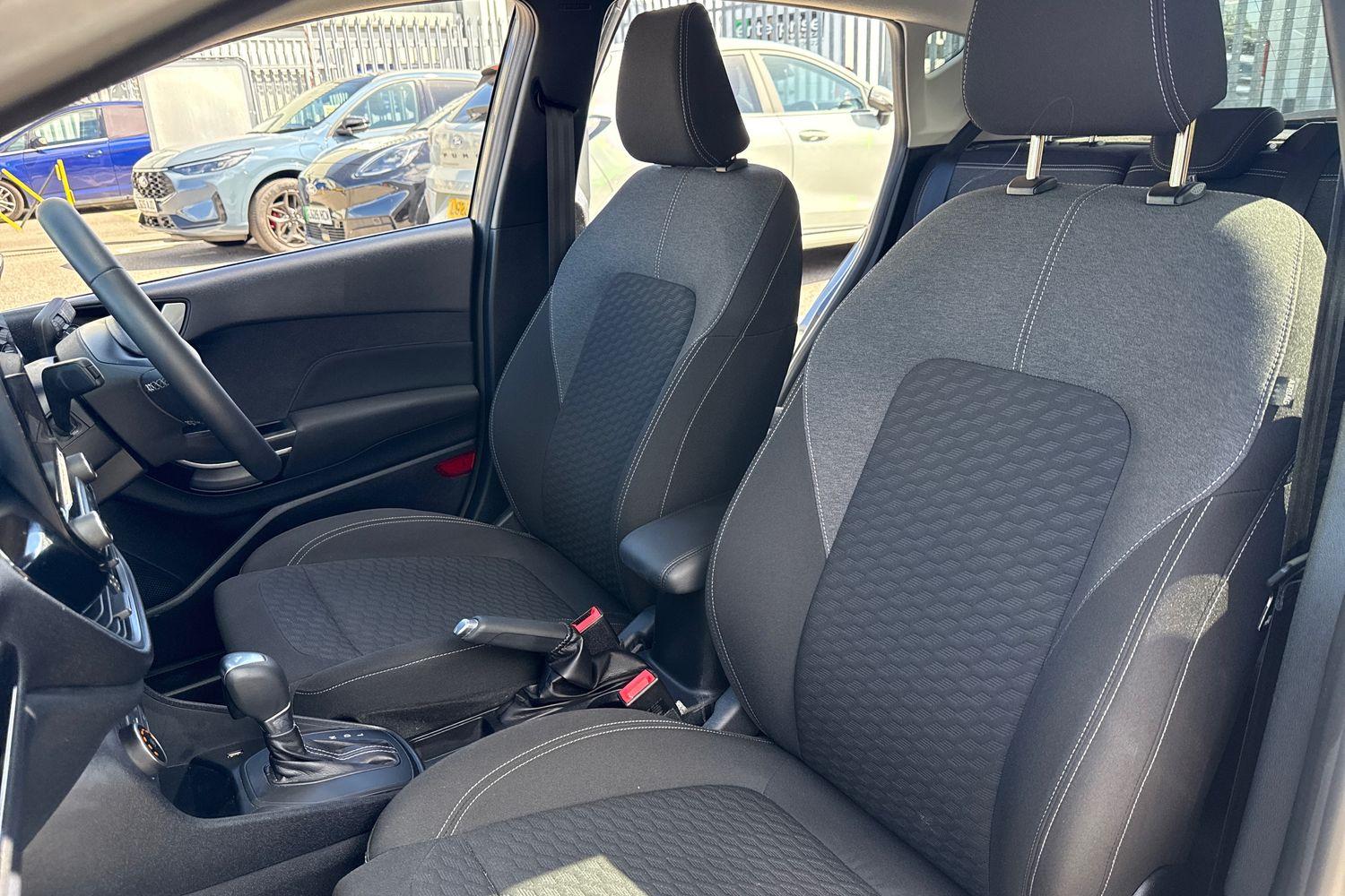 Ford Fiesta Photo 18