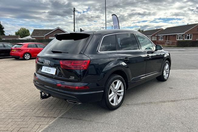 AUDI Q7 Photo 24