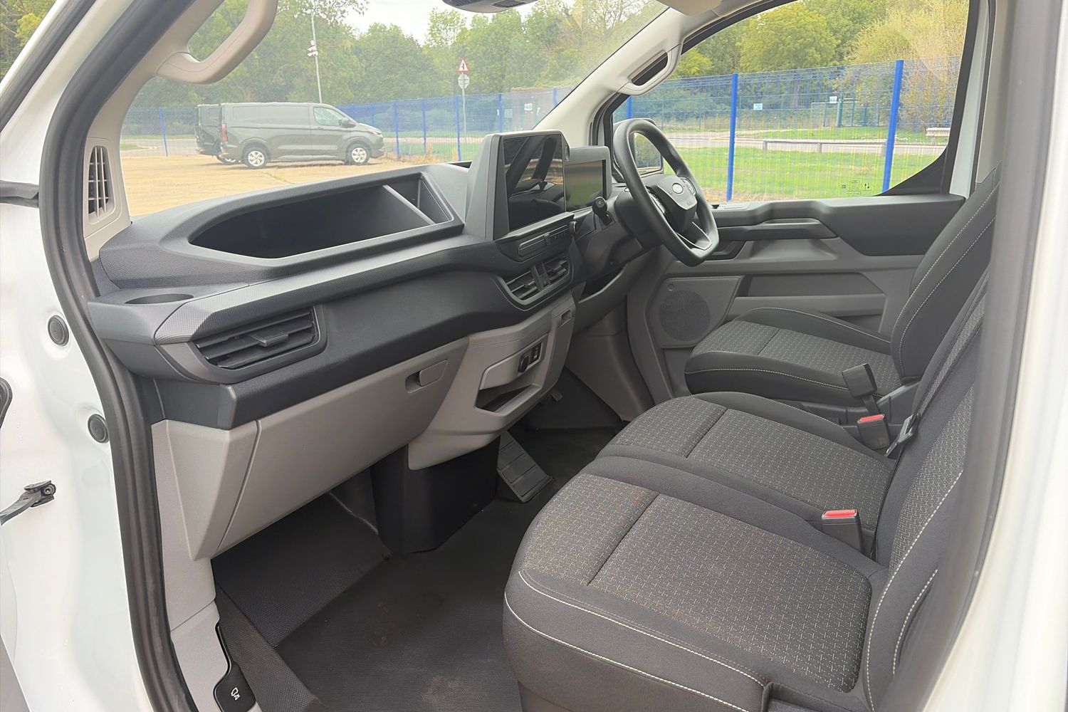 Ford TRANSIT CUSTOM Photo 2