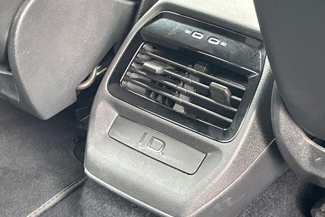 VOLKSWAGEN ID.4 Photo 48