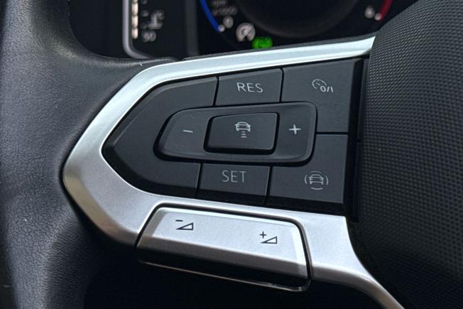VOLKSWAGEN Tiguan Photo 16