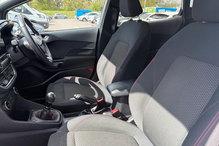 Ford FIESTA Photo autoimg-822257443d804ea1a48420ac581408f20fd68e41.jpg