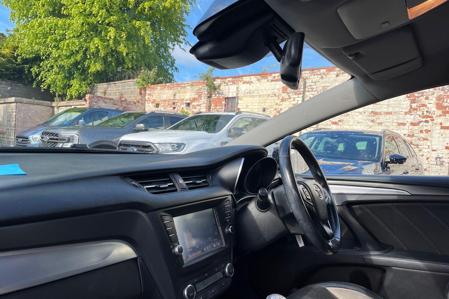 Toyota AVENSIS Photo 17