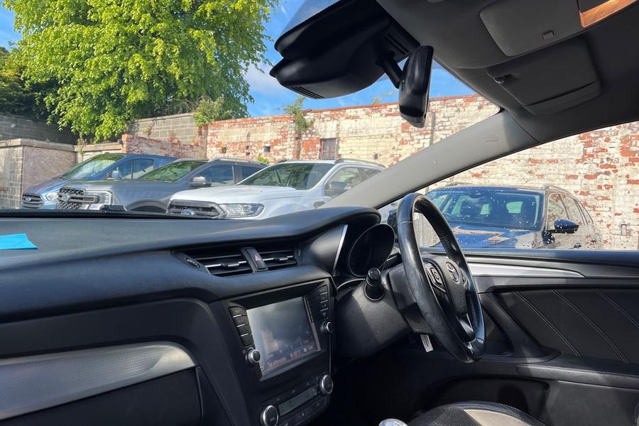 Toyota AVENSIS Photo autoimg-8225e64a54eb07fcd40a7dc259eb2bdd0127beaa.jpg