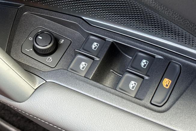 VOLKSWAGEN Tiguan Photo 25