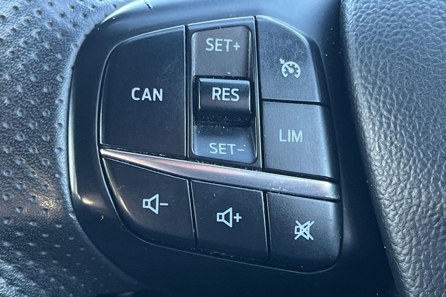 Ford FOCUS Photo autoimg-82291e51ed5221e57048e60feef6865daa7acddc.jpg
