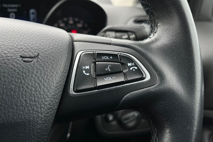 Ford KUGA Photo autoimg-822d598d2061cd50af3875f18b24c358832a9914.jpg