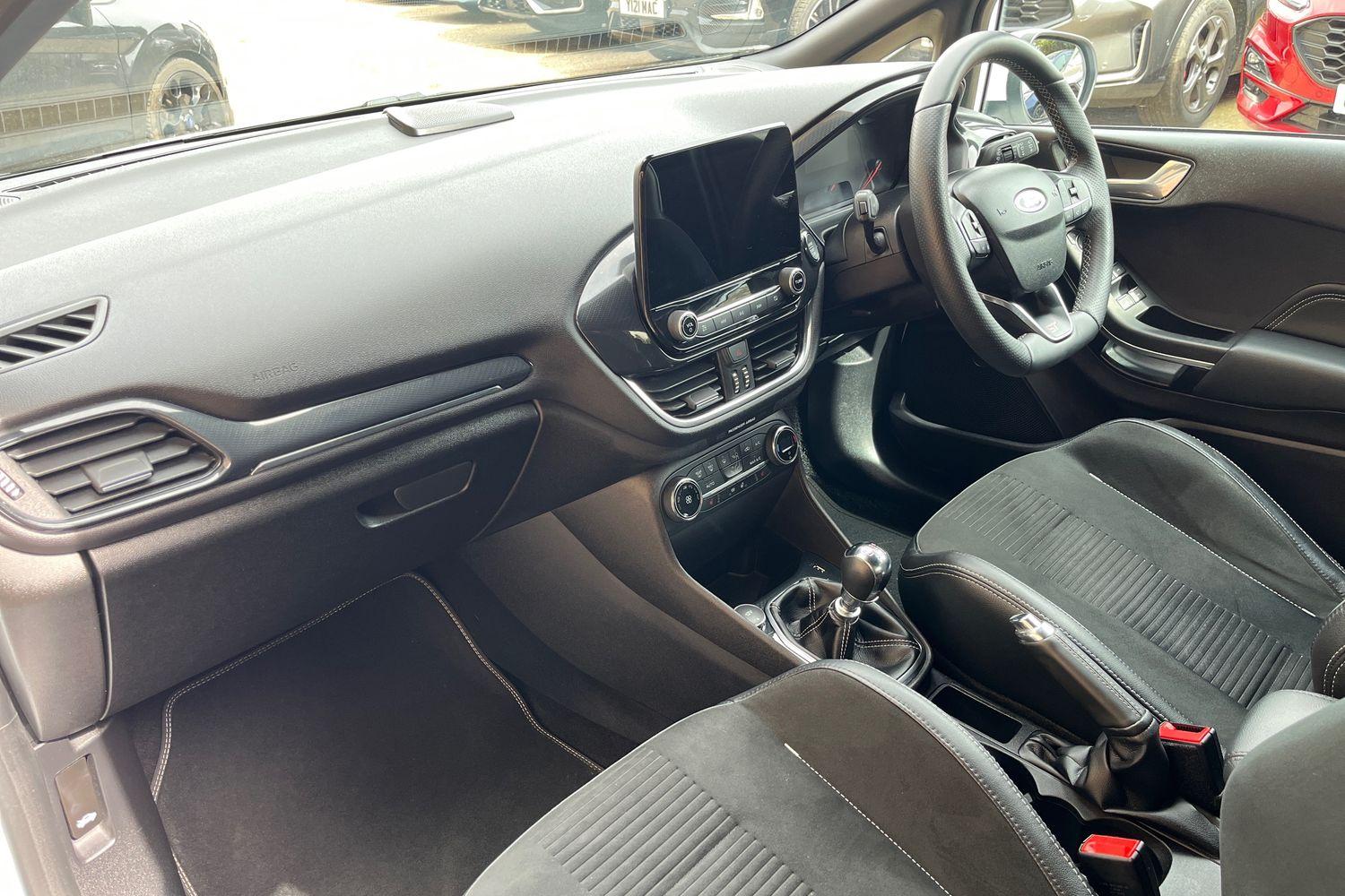 Ford FIESTA Photo 17