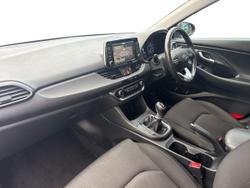 HYUNDAI i30 Photo 2