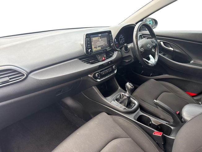 HYUNDAI i30 Photo 2