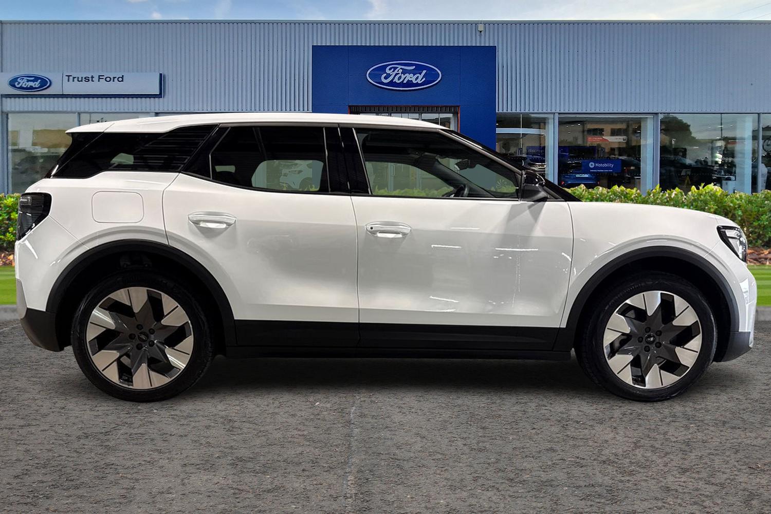 Ford Explorer Photo 2