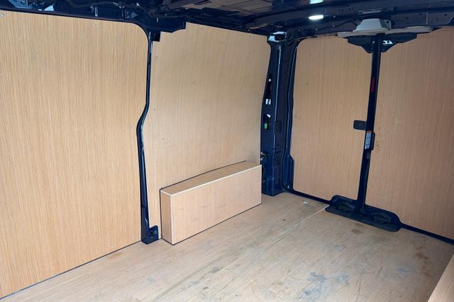 VOLKSWAGEN Transporter Photo 9