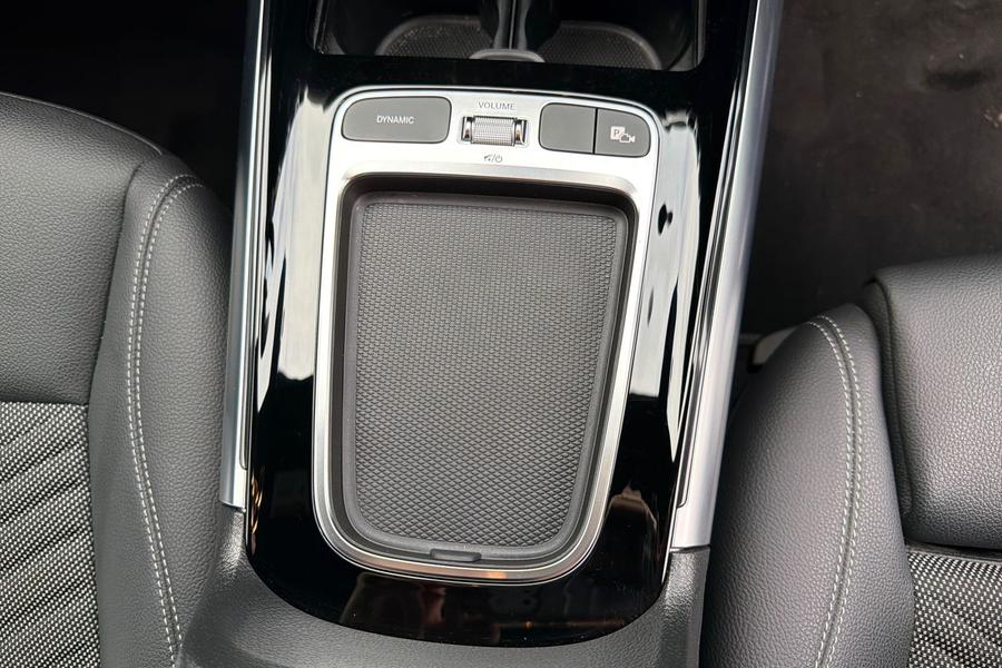 Mercedes-Benz GLA Photo autoimg-8239fc4dc7bea7958155852a93371120360f0556.jpg