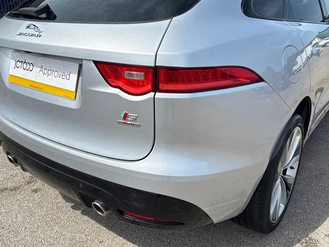 JAGUAR F-Pace Photo 18