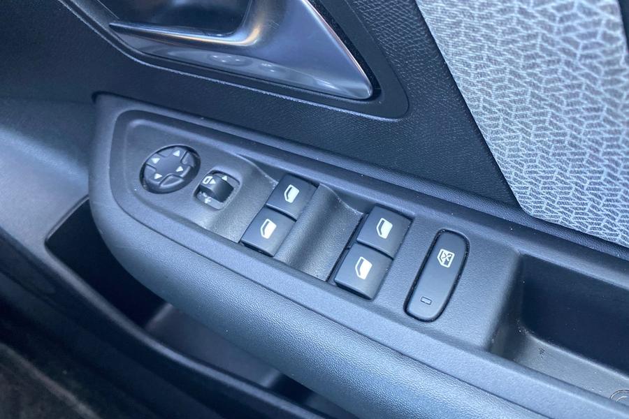Citroen C4 Photo autoimg-823bd869a04bfb629a8ed202285a828dc95e41a0.jpg