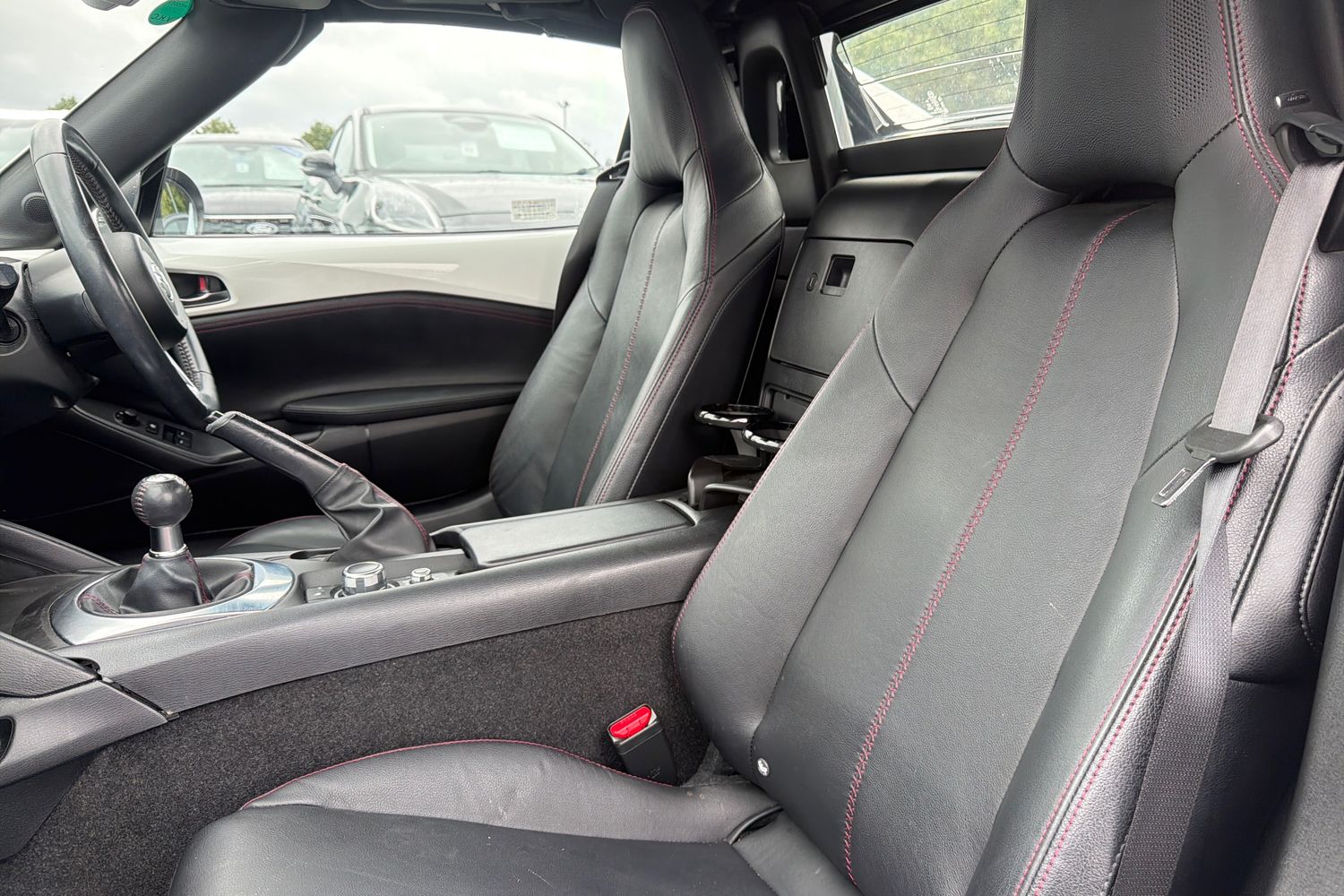 Mazda MX-5 Photo 18