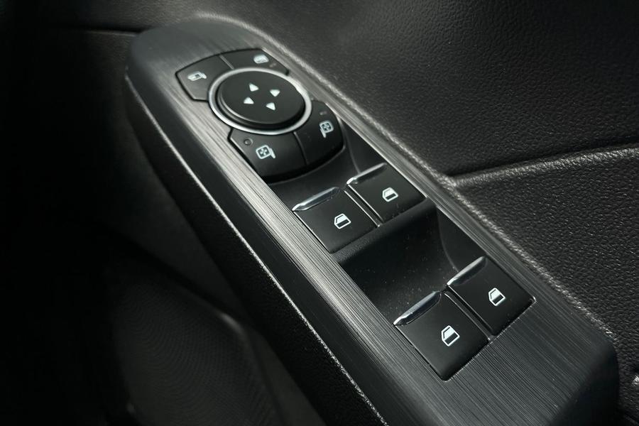 Ford Kuga Photo autoimg-823eea72aad702fa368a225d090d9e91d3f5c926.jpg