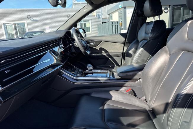 AUDI Q7 Photo 48